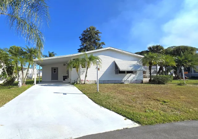 Photo 4 of Manufactured home for sale at 5680 Hemingway Ct #15, Fort Pierce, FL 34982 | MLS# R11162214 | Listing updated on 2026-09-16