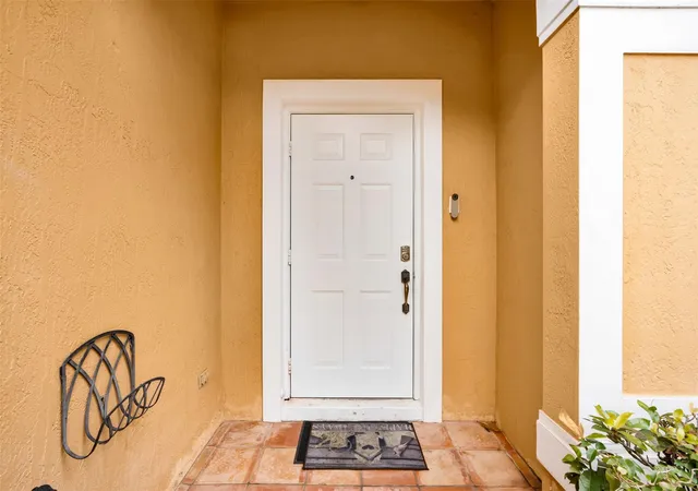 Photo 3 of Townhouse for sale at 5722 Tuscany Ter, Tamarac, FL 33321 | MLS# F10549398 | Listing updated on 2026-09-23