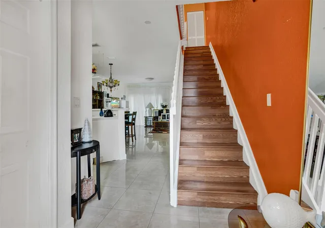 Photo 3 of Townhouse for sale at 5722 Tuscany Ter, Tamarac, FL 33321 | MLS# F10549398 | Listing updated on 2026-09-23