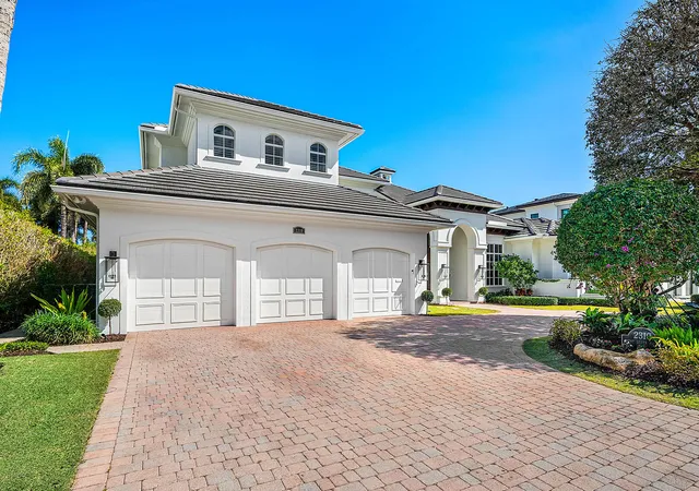 Photo 3 of Single family home for sale at 2310 W Silver Palm Rd, Boca Raton, FL 33432 | MLS# R11162877 | Listing updated on 2026-10-07