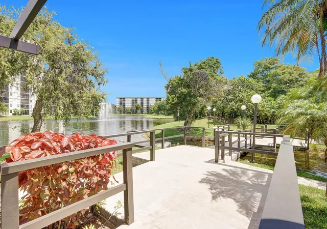 Photo 4 of Condo for sale at 2334 S Cypress Bnd Dr #907, Pompano Beach, FL 33069 | MLS# R11162961 | Listing updated on 2026-09-14