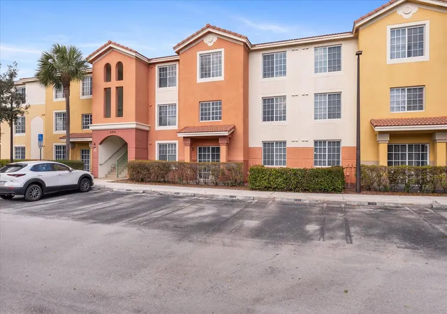 Listing Photo 4 - Condo for sale in building located at 6769 Heritage Grande, Boynton Beach, FL 33437 - Unit #2303