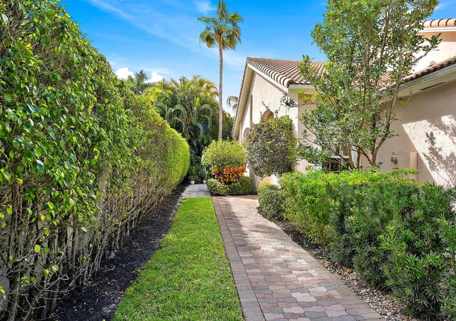 Photo 3 of Townhouse for sale at 8110 Sandpiper Way, West Palm Beach, FL 33412 | MLS# R11164911 | Listing updated on 2026-09-14