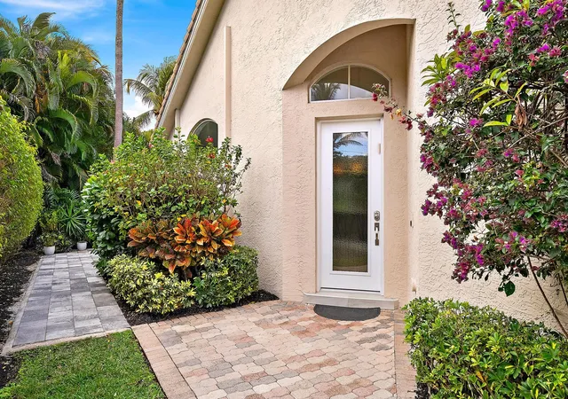 Photo 3 of Townhouse for sale at 8110 Sandpiper Way, West Palm Beach, FL 33412 | MLS# R11164911 | Listing updated on 2026-09-14