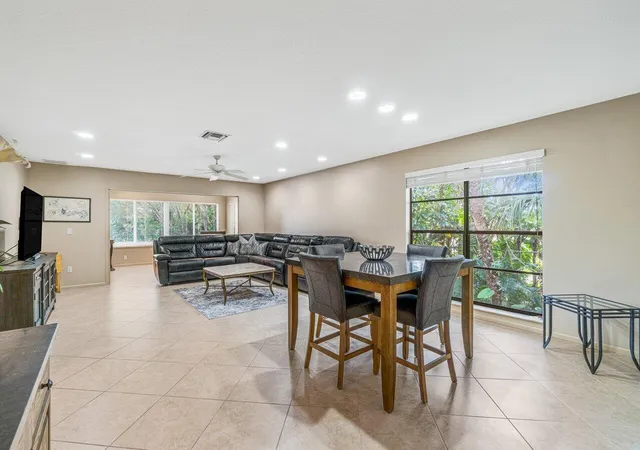 Photo 2 of Condo for sale at 22 Westgate Ln #22h, Boynton Beach, FL 33436 | MLS# R11165731 | Listing updated on 2026-09-14