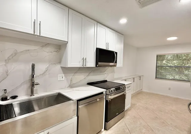 Photo 4 of Condo for sale at 22 Westgate Ln #22h, Boynton Beach, FL 33436 | MLS# R11165731 | Listing updated on 2026-09-14