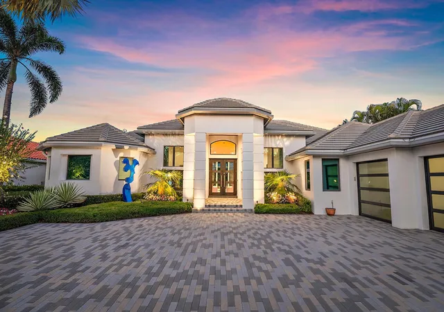 Photo 3 of Sale Pending at 7638 Hawks Landing Dr, West Palm Beach, FL 33412 | MLS# R11165822 | Listing updated on 2026-09-17