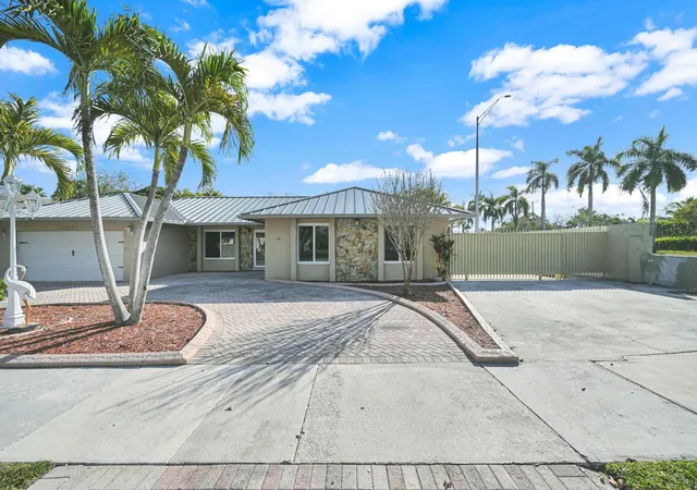 Photo 3 of Single family home for sale at 10321 SW 116th Avenue, Miami, FL 33176 | MLS# F10551593 | Listing updated on 2026-09-15