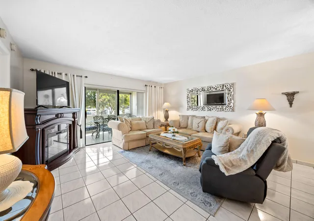 Photo 3 of Condo for sale at 4000 Nw 44th Avenue #315, Lauderdale Lakes, FL 33319 | MLS# R11166157 | Listing updated on 2026-09-16