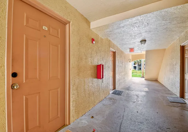 Photo 4 of Condo for sale at 4151 San Marino Blvd #101, West Palm Beach, FL 33409 | MLS# R11166341 | Listing updated on 2026-10-02