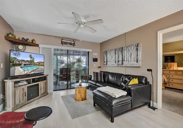 Listing Photo 5 - Condo for sale in building located at 9629 Nw 4Th St, Coral Springs, FL 33071 - Unit #4a