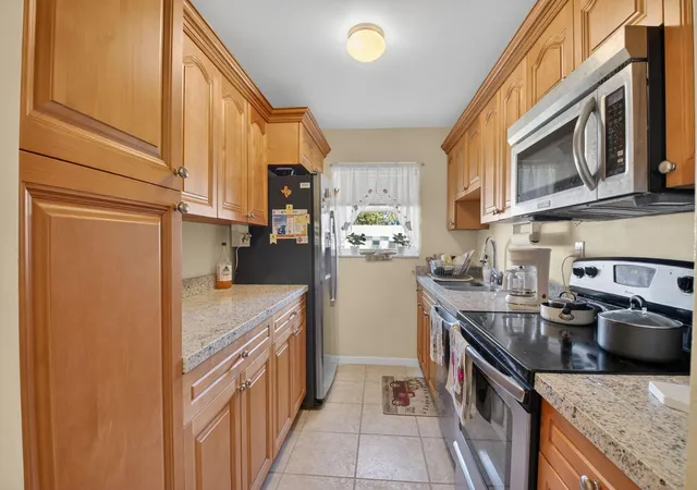 Listing Photo 4 - Condo for sale in building located at 220 High Pt Ct E, Delray Beach, FL 33445 - Unit #B