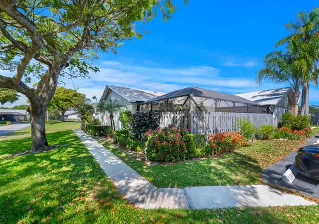 Townhouse for sale at 1139 Summit Trl Cir #A, West Palm Beach, FL 33415 | MLS# R11167050