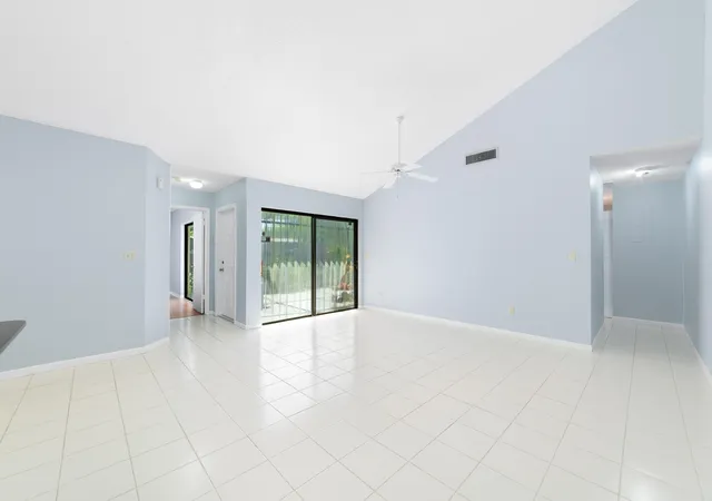 Photo 3 of Townhouse for sale at 1139 Summit Trl Cir #A, West Palm Beach, FL 33415 | MLS# R11167050 | Listing updated on 2026-09-15