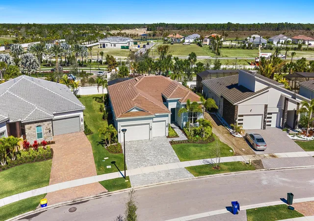 Photo 2 of Single family home for sale at 10722 Stellar Cir, Palm Beach Gardens, FL 33412 | MLS# R11167055 | Listing updated on 2026-09-14