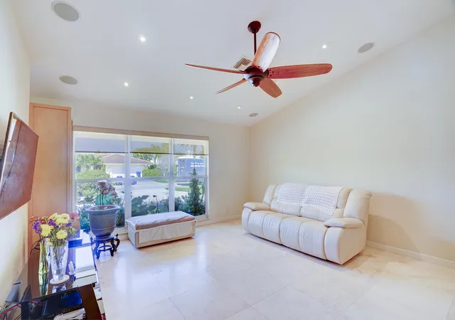 Photo 3 of Single family home for sale at 1191 Emerald Dr, Riviera Beach, FL | MLS# R11167065 | Listing updated on 2026-09-15