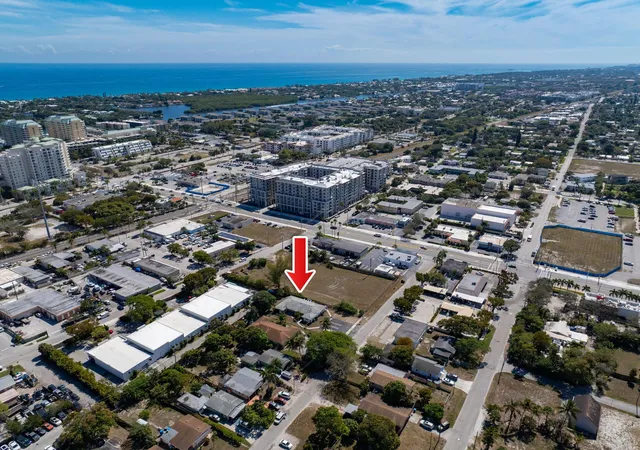 Photo 4 of House for sale at 400 NE 2nd Street, Boynton Beach, FL 33435 | MLS# F10555287 | Listing updated on 2026-09-14