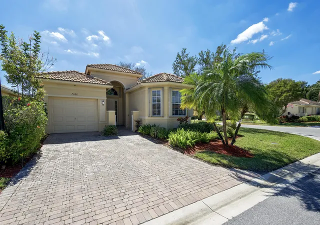 Photo 3 of Single family home for sale at 7086 Del Corso Ln, Delray Beach, FL 33446 | MLS# R11168692 | Listing updated on 2026-09-14