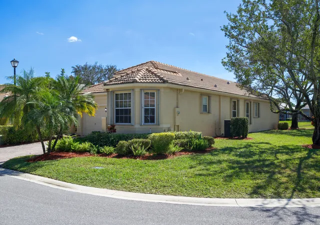 Photo 4 of Single family home for sale at 7086 Del Corso Ln, Delray Beach, FL 33446 | MLS# R11168692 | Listing updated on 2026-09-14