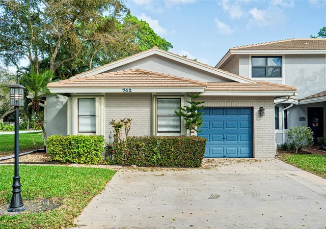 Photo 1 of Single family home for sale at 742 Deer Crk N Shore Dr #742, Deerfield Beach, FL 33442 | MLS# F10552311 | Listing updated on 2026-09-13