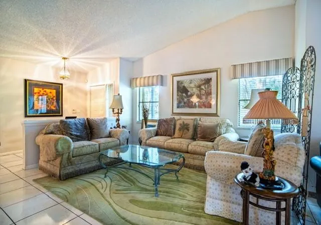 Photo 4 of House for sale at 742 Deer Crk N Shore Dr #742, Deerfield Beach, FL 33442 | MLS# F10552311 | Listing updated on 2026-09-13