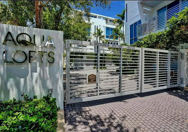 Photo 3 of Townhouse for sale at 2743 Ne 1st Street, Pompano Beach, FL 33062 | MLS# R11168390 | Listing updated on 2026-09-15