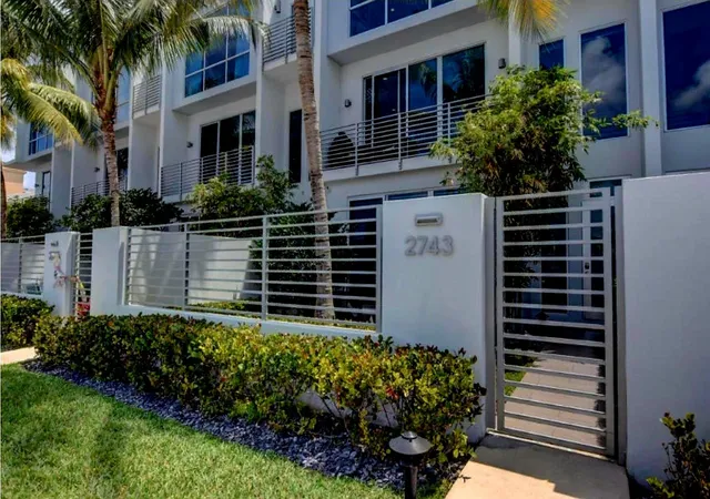 Photo 3 of Townhouse for sale at 2743 NE 1st Street, Pompano Beach, FL 33062 | MLS# R11168390 | Listing updated on 2026-09-15