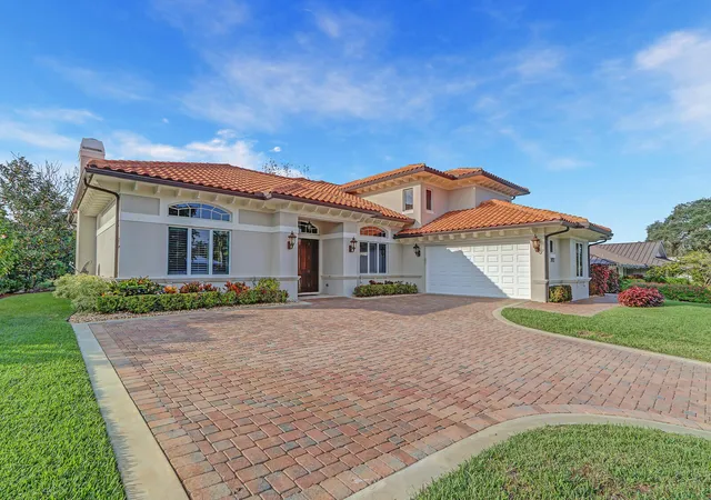 Photo 3 of Single family home for sale at 3572 Se Court Dr, Stuart, FL 34997 | MLS# R11169670 | Listing updated on 2026-09-15
