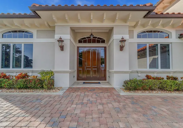 Photo 3 of Single family home for sale at 3572 SE Court Dr, Stuart, FL 34997 | MLS# R11169670 | Listing updated on 2026-09-15
