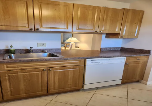 Photo 4 of Condo for sale at 230 NE 26th Avenue #408, Boynton Beach, FL 33435 | MLS# B26000138 | Listing updated on 2026-09-15
