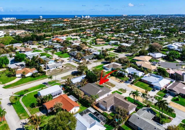 Photo 2 of Single family home for sale at 4153 Russell St, Jupiter, FL 33469 | MLS# B26001060 | Listing updated on 2026-09-13