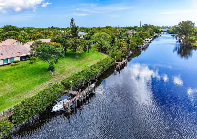 Photo 4 of Townhouse for sale at 23373 Water Cir, Boca Raton, FL 33486 | MLS# B26001894 | Listing updated on 2026-10-06