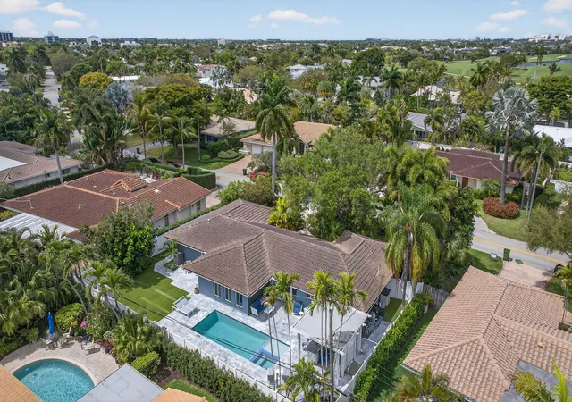 Photo 3 of Single family home for sale at 2732 Ne 35th Drive, Fort Lauderdale, FL 33308 | MLS# B26002075 | Listing updated on 2026-09-14