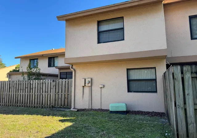 Photo 2 of Townhouse for sale at 31 Chestnut Cir, Hollywood, FL 33026 | MLS# B26004268 | Listing updated on 2026-09-15