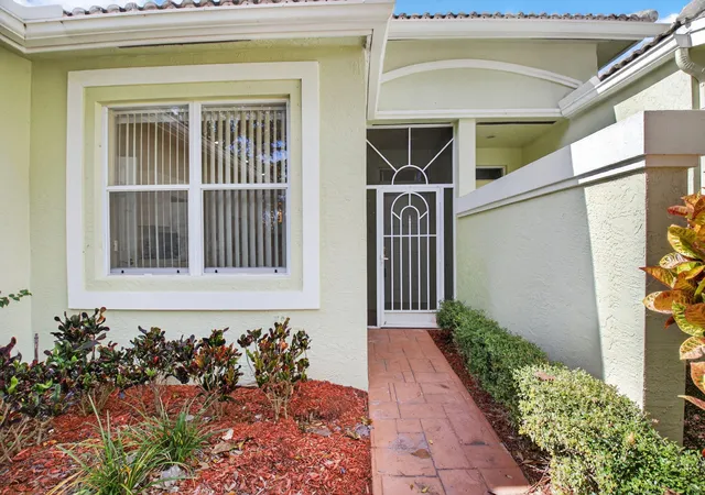 Photo 4 of House for sale at 10612 Royal Caribbean Cir, Boynton Beach, FL 33437 | MLS# B26005457 | Listing updated on 2026-09-14