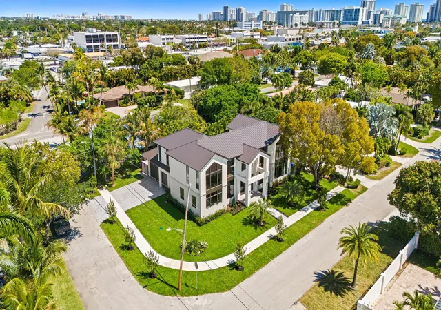 Photo 3 of Single family home for sale at 2625 Ne 29th Court, Fort Lauderdale, FL 33306 | MLS# B26007347 | Listing updated on 2026-09-23