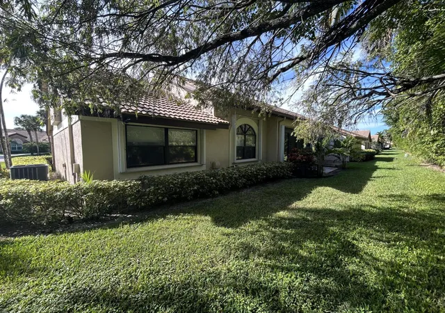 Photo 3 of Single family home for sale at 7207 Le Chalet Blvd, Boynton Beach, FL 33472 | MLS# B26007619 | Listing updated on 2026-09-23