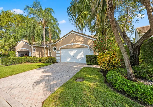 Photo 1 of Single family home for sale at 4657 Carlton Golf Dr, Lake Worth, FL 33449 | MLS# B26009044 | Listing updated on 2026-09-24