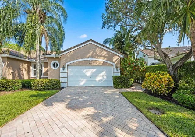 Photo 2 of Single family home for sale at 4657 Carlton Golf Dr, Lake Worth, FL 33449 | MLS# B26009044 | Listing updated on 2026-09-24