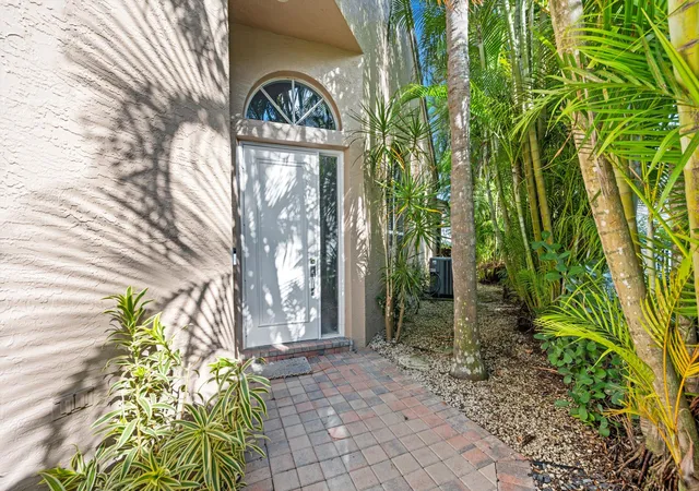 Photo 3 of Single family home for sale at 4657 Carlton Golf Dr, Lake Worth, FL 33449 | MLS# B26009044 | Listing updated on 2026-09-24