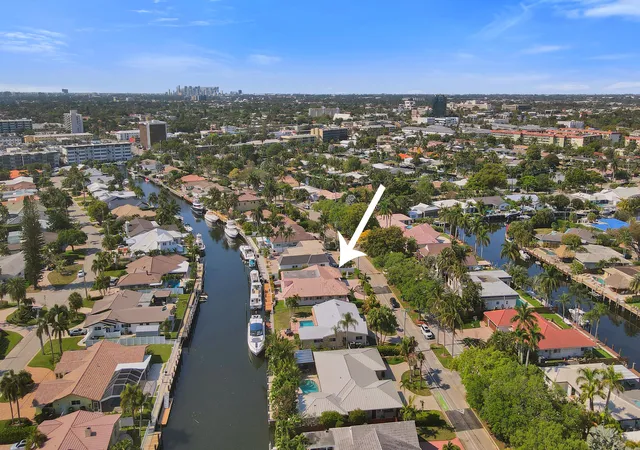 Photo 2 of Single family home for sale at 5530 Bayview Dr, Fort Lauderdale, FL 33308 | MLS# B26009157 | Listing updated on 2026-09-14