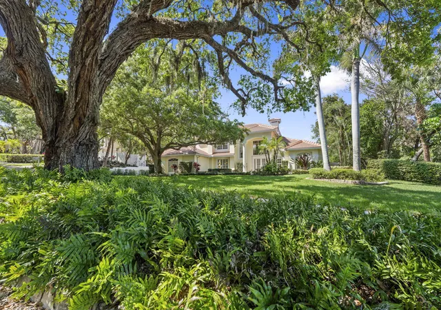 Photo 1 of Single family home for sale at 4 Castle Hl Way, Stuart, FL 34996 | MLS# B26009467 | Listing updated on 2026-09-23