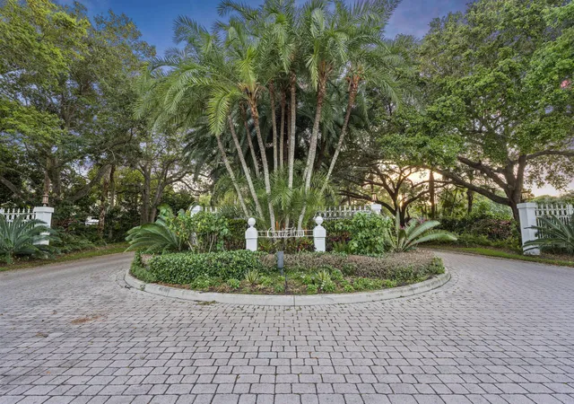 Photo 2 of Single family home for sale at 4 Castle Hl Way, Stuart, FL 34996 | MLS# B26009467 | Listing updated on 2026-09-23