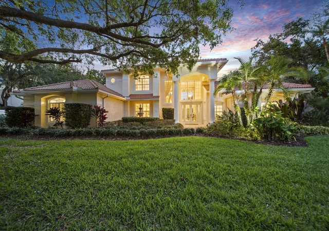 Photo 3 of Single family home for sale at 4 Castle Hl Way, Stuart, FL 34996 | MLS# B26009467 | Listing updated on 2026-09-23