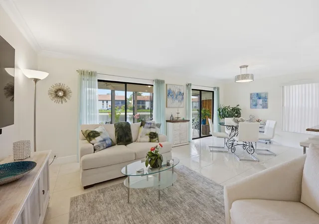 Photo 2 of Condo for sale at 10223 N Cir Lake Dr #102, Boynton Beach, FL 33437 | MLS# B26010115 | Listing updated on 2026-09-14