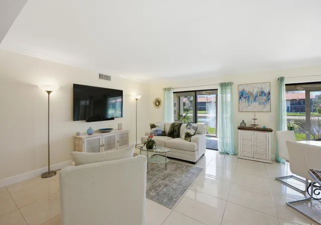 Photo 3 of Condo for sale at 10223 N Cir Lake Dr #102, Boynton Beach, FL 33437 | MLS# B26010115 | Listing updated on 2026-09-14