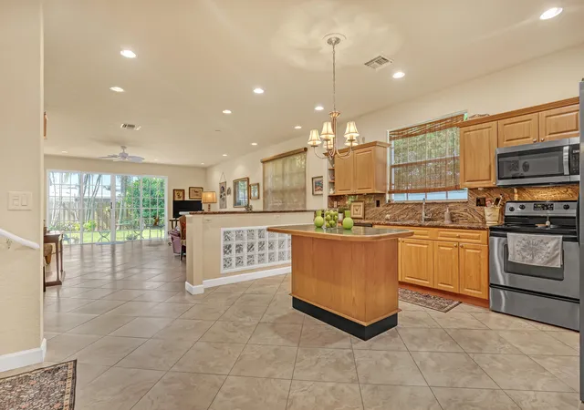 Photo 3 of Townhouse for sale at 2560 Ne 11th Street, Pompano Beach, FL 33062 | MLS# B26011493 | Listing updated on 2026-09-14