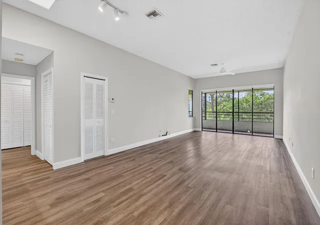 Listing Photo 5 - Condo for sale in building located at 7472 La Paz Blvd, Boca Raton, FL 33433 - Unit #304