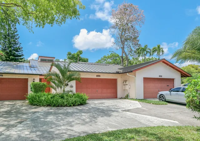 Listing Photo 4 - Condo for sale in building located at 3425 Lime Hl Rd, Lauderhill, FL 33319 - Unit #169