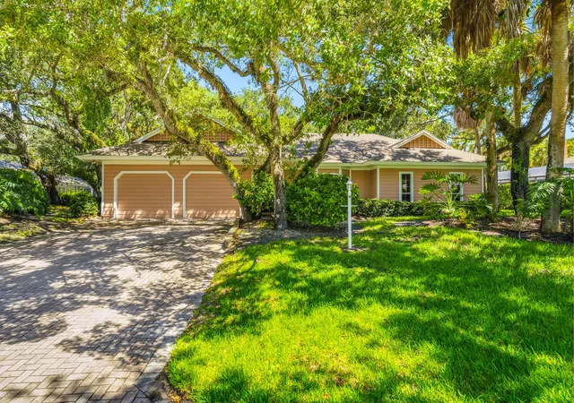 Photo 1 of Single family home for sale at 1027 Mangrove Ln, Vero Beach, FL 32963 | MLS# B26012392 | Listing updated on 2026-10-07